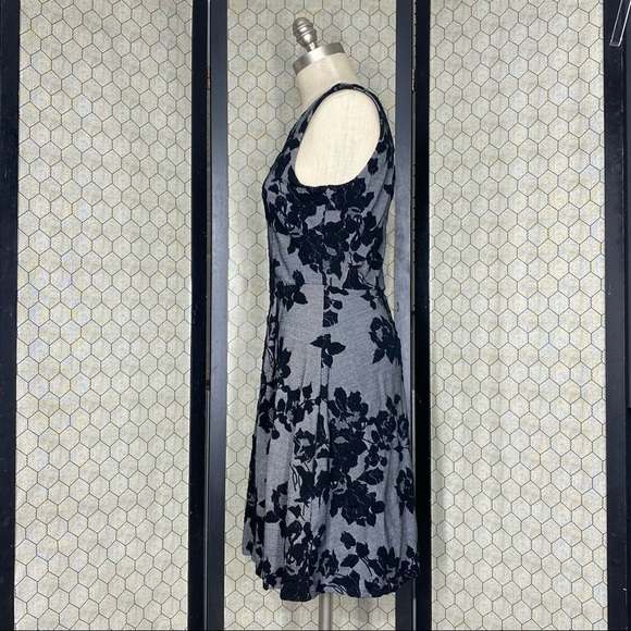 Crescent Leanne Textured Floral Knit Dress - Picture 2 of 10